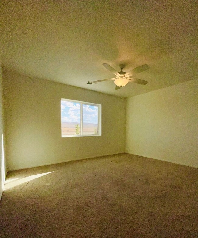 Building Photo - Charming Newer 3 bedroom House