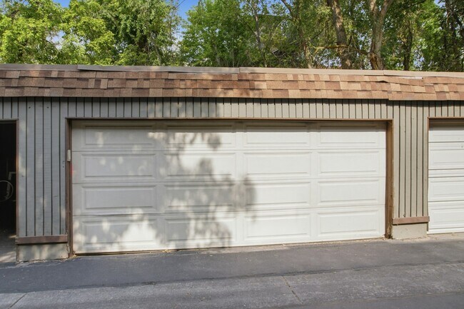 Building Photo - 5396 Willow Ln