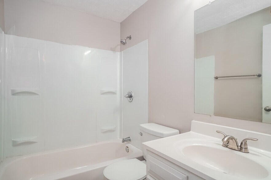 Building Photo - 4880 River Trail Ct