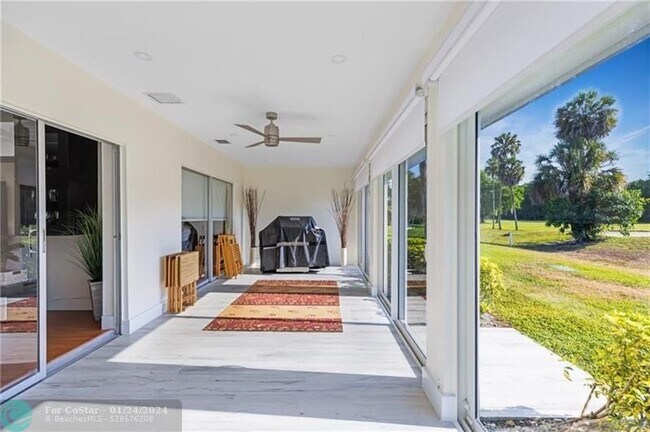 Building Photo - 812 E Cypress Ln