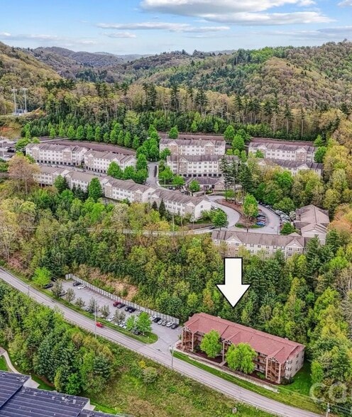 Building Photo - 800 Meadowview Dr