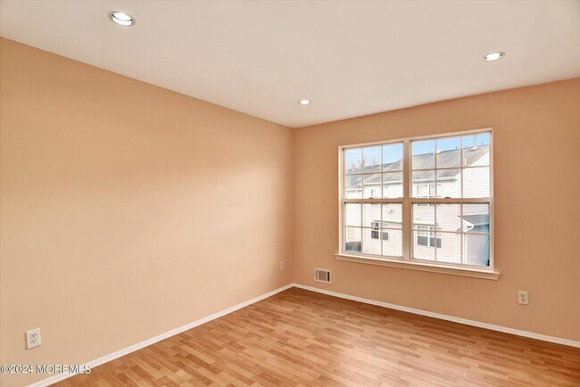 Building Photo - 43 Hummingbird Ct