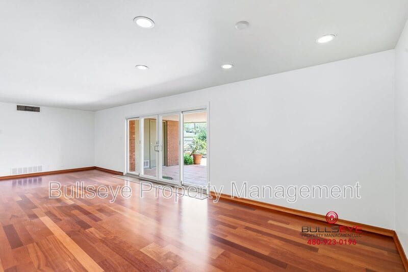 Building Photo - 1617 W Flower Cir N