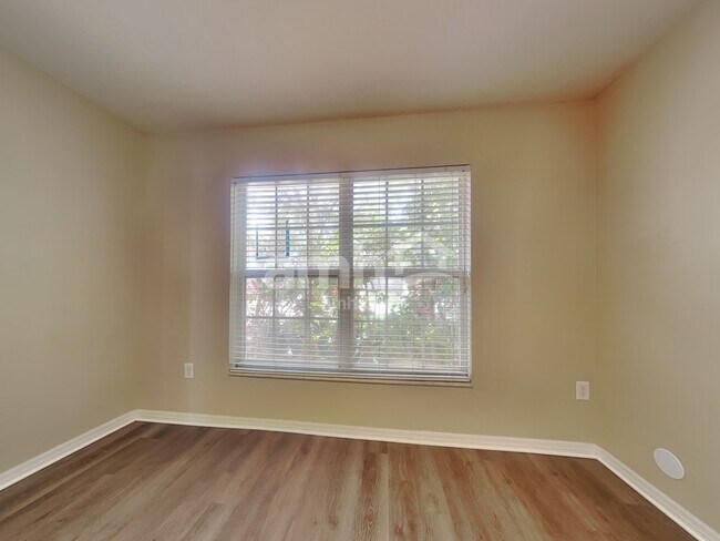 Building Photo - 1750 Kirtley Dr