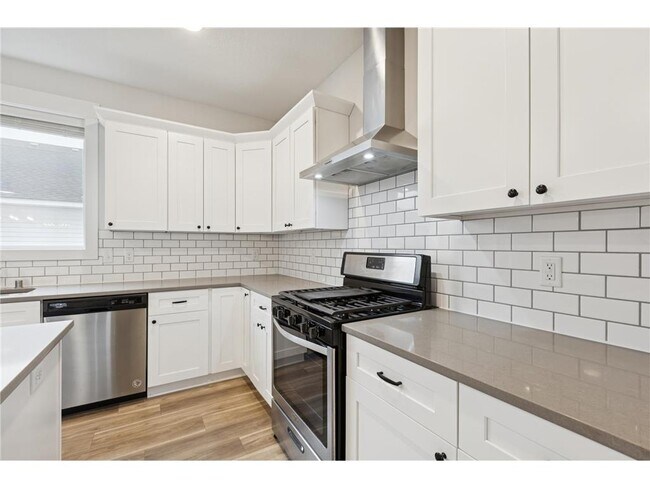 Building Photo - 8689 Deerwood Ln N