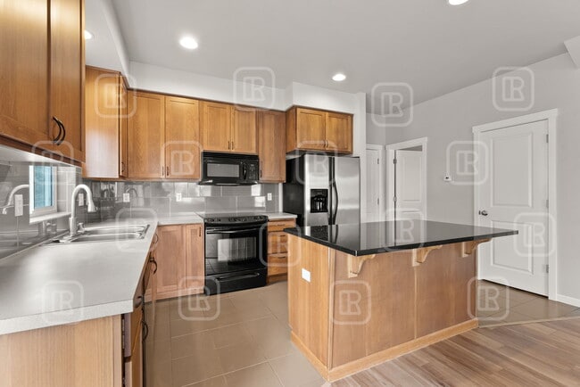 Building Photo - 1840 N Willamette Rd