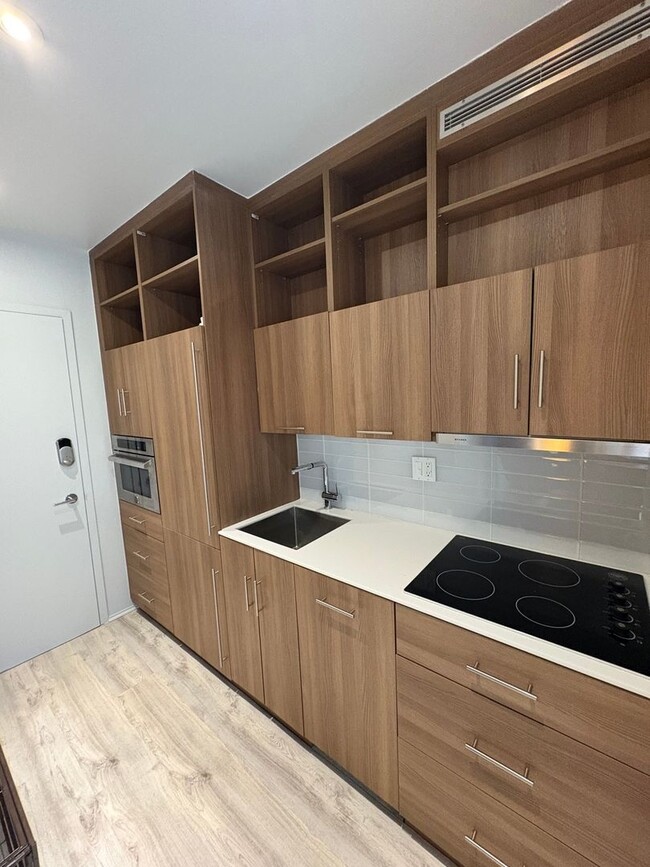 Building Photo - Modern Studio in Adams Morgan