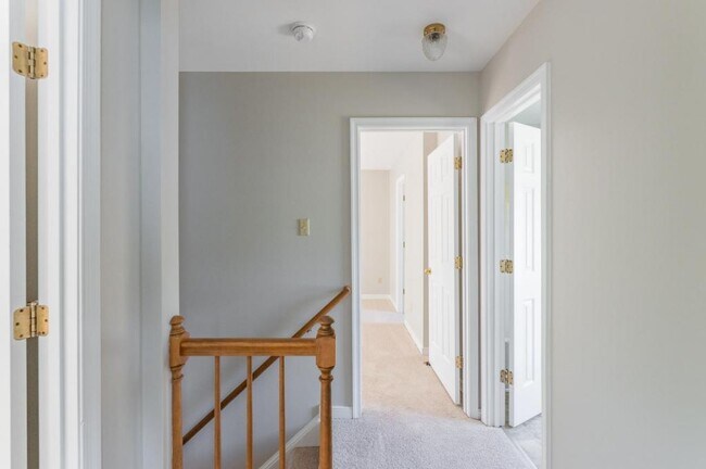 Building Photo - 8915 Castle Point Dr