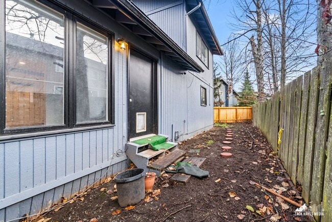 Building Photo - 6627 Zurich St