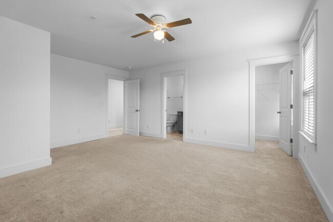 Building Photo - 235 Southmen Ln