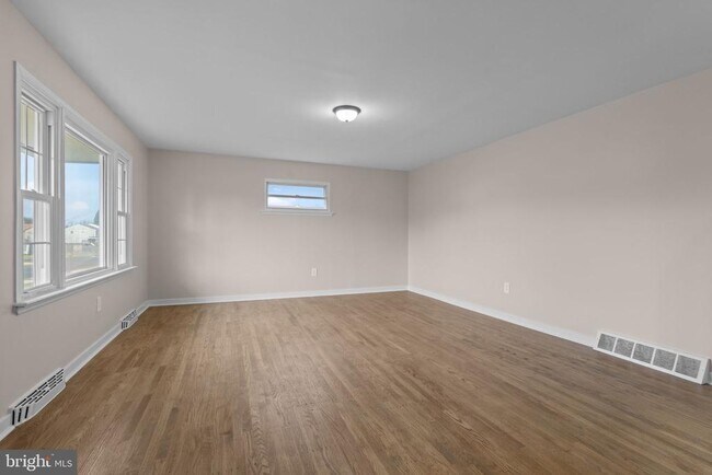 Building Photo - 131 Kipling Dr