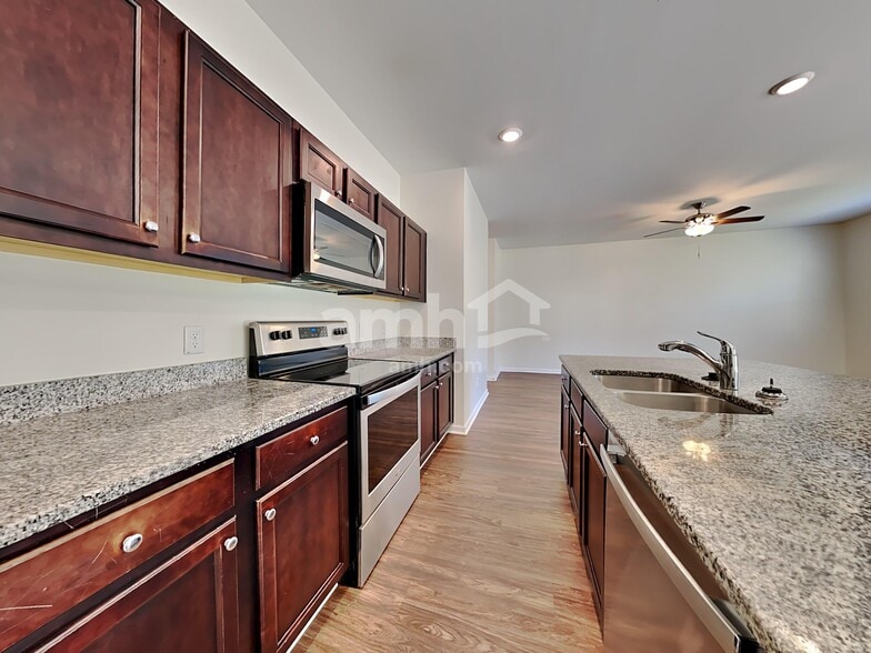 Building Photo - 168 Orion Way