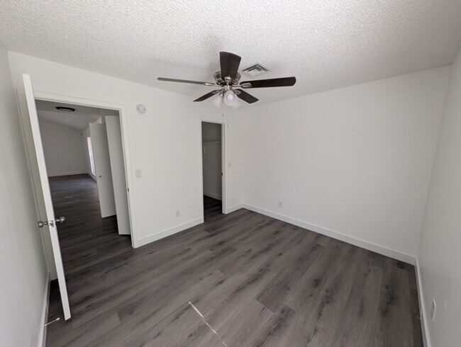 Building Photo - 7340 W Tuckey Ln