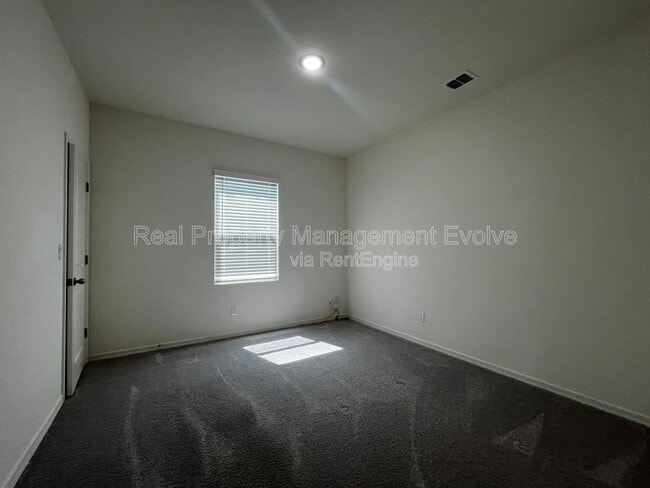 Building Photo - 19434 W Hazelwood St