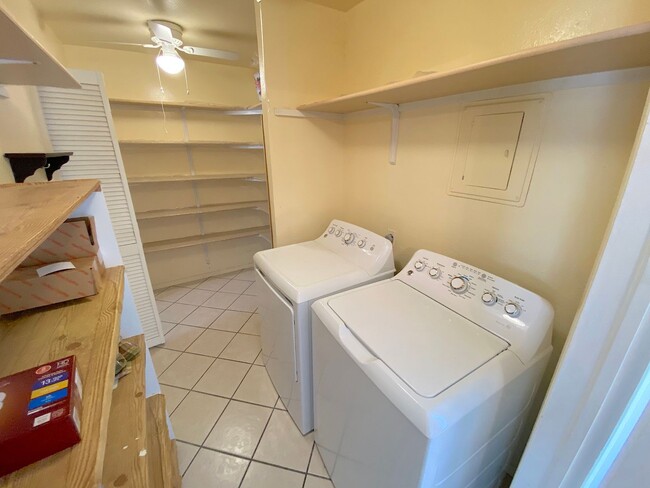 Building Photo - Northeast El Paso 4 bed(possible 5th) with...