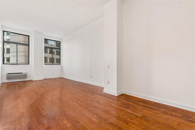 Building Photo - 311 Washington St