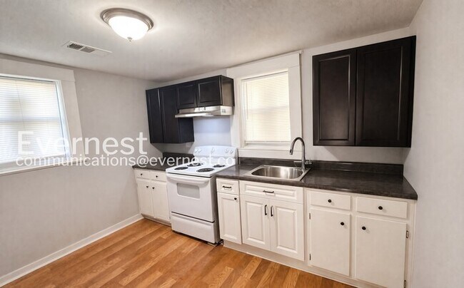 Building Photo - 2028 Powderly Ave SW