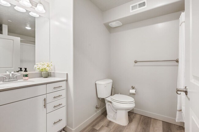 Building Photo - 2 Bed 1 Bath in Washington!