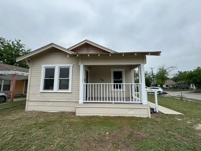Building Photo - 420 Clark Ave