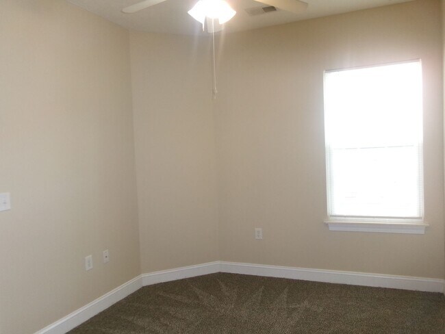 Building Photo - 110 Fountain Pointe Ln