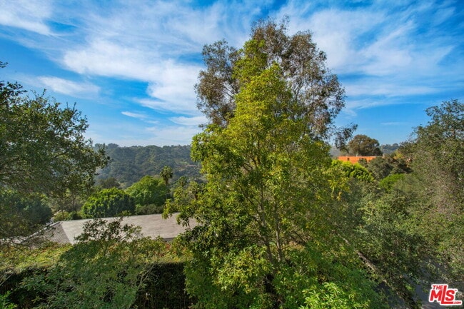 Building Photo - 9669 Oak Pass Rd