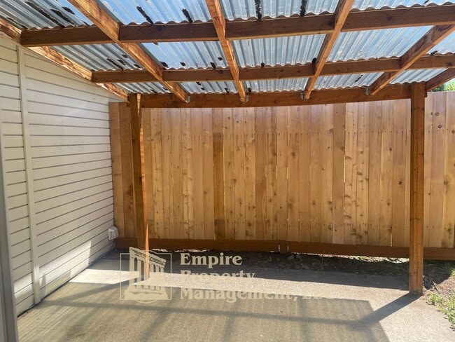 Building Photo - 2312 Willona Dr