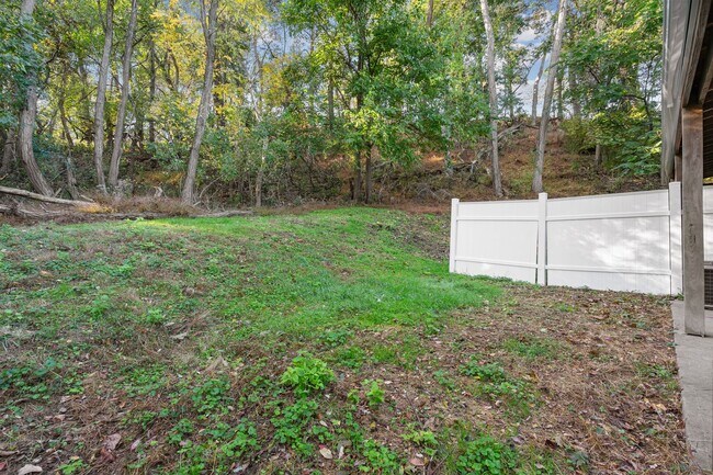 Building Photo - 448 Jacobson Dr