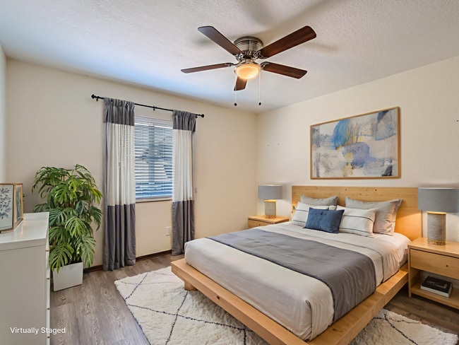 Building Photo - Charming 4 Bedroom 2.5 Bath in Lakewood!