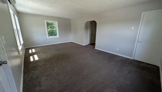 Building Photo - 515 W Gault St