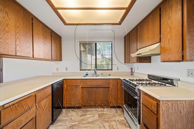 Building Photo - Charming 3 Bedroom Home with Spacious Yard in Wildomar
