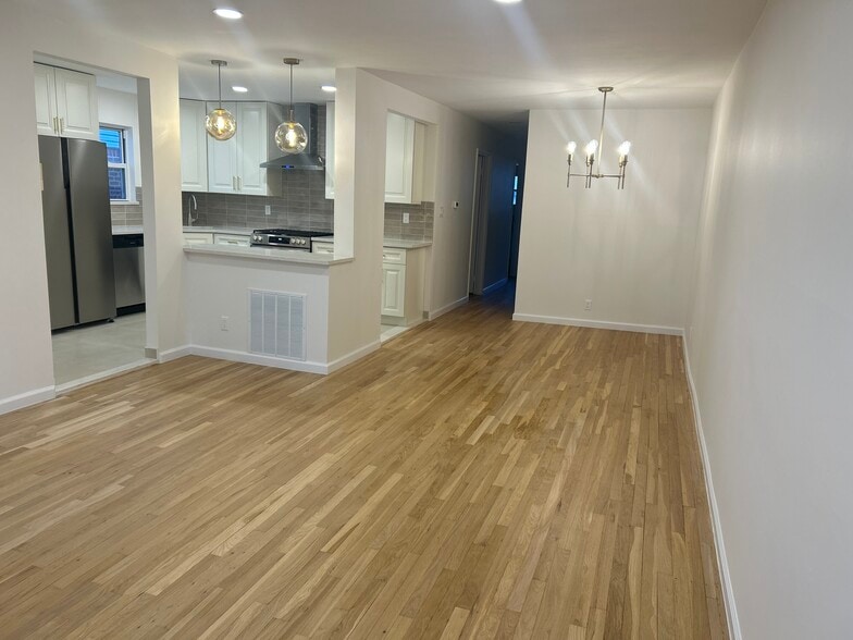 Building Photo - 2731 E 65th St