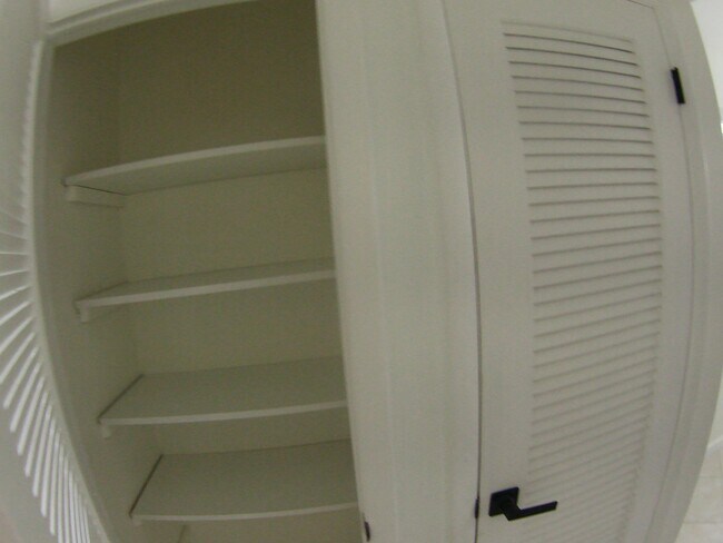 Building Photo - 319 Normandy G