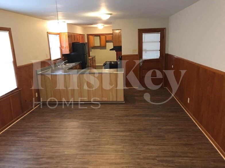 Building Photo - 1083 Richland Dr