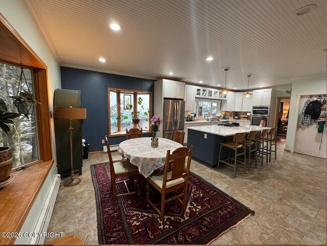 Building Photo - 636 Main St