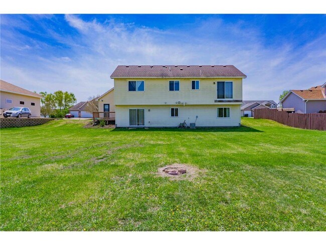 Building Photo - 2112 Blake Ave