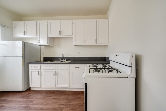 Building Photo - 1056 5/3 Normandie Ave-301C