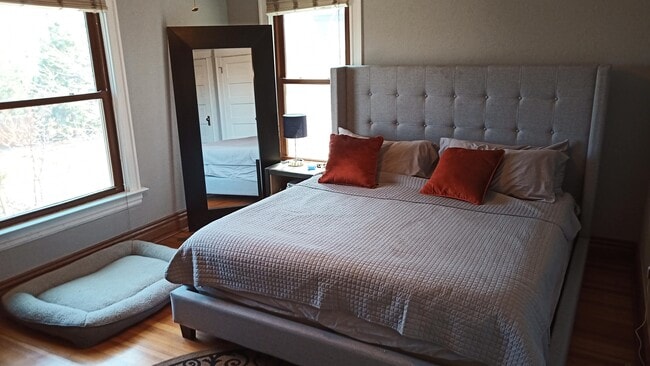 Building Photo - 2415 Vine St