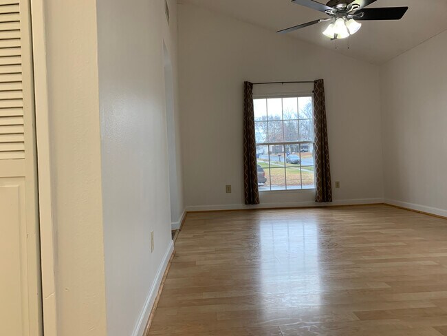 Building Photo - 591 Britmore Ct