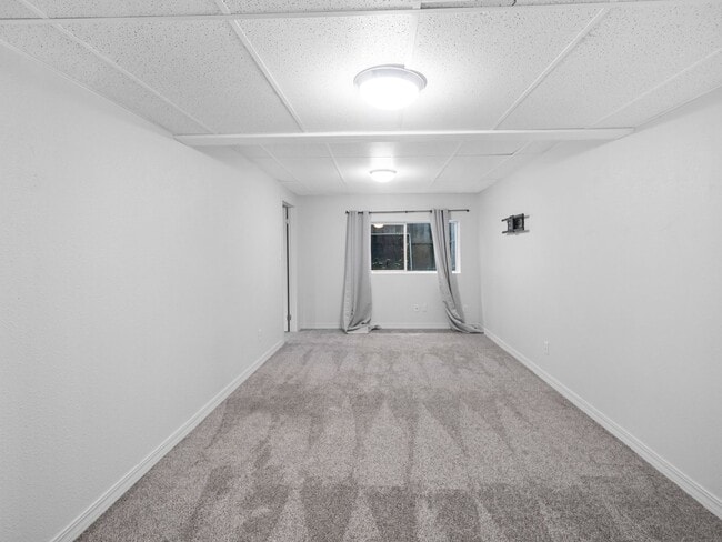 Building Photo - 4bedroom/3bath w/Garage/washer/dryer/fence...