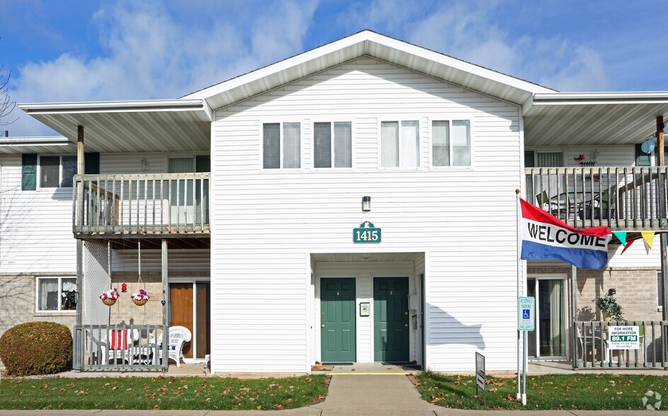 BREEZEWOOD APARTMENTS 1415 Tullar Rd Neenah WI 54956 Apartment Finder