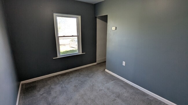Building Photo - Welcome to this single-family home located...