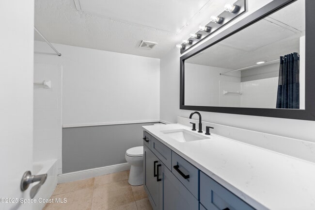 Building Photo - 1841 Island Club Dr