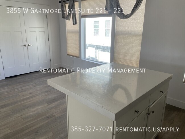 Building Photo - 3855 Gartmore Ln