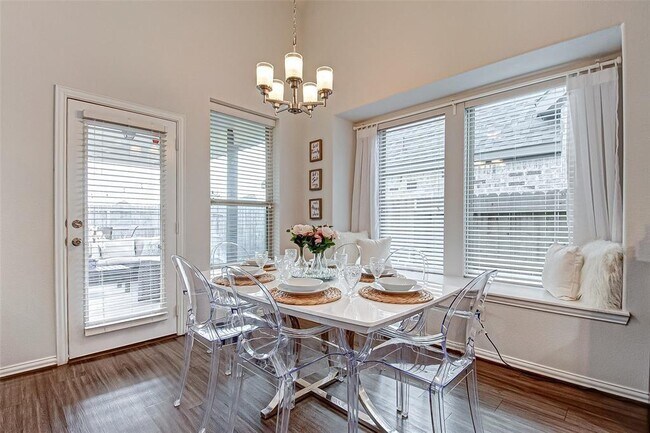 Building Photo - 23811 Via Viale Dr