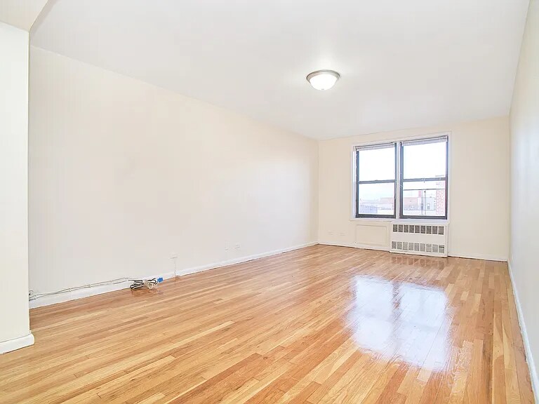 Building Photo - 83-40 Britton Ave