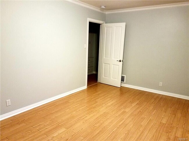 Building Photo - 441 S Doheny Dr