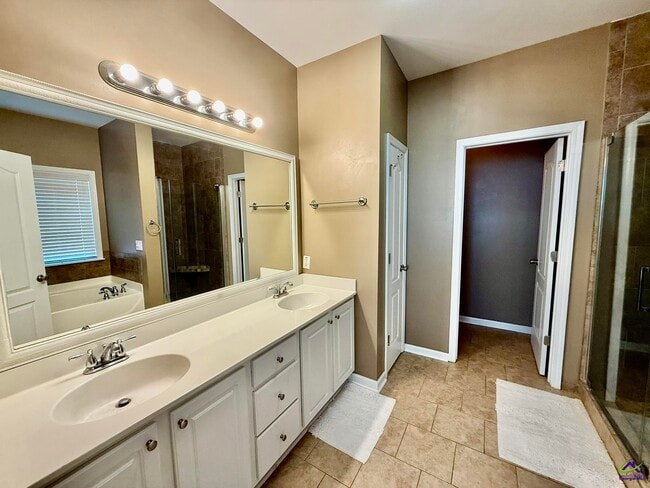 Building Photo - 227 Hearthwood Dr