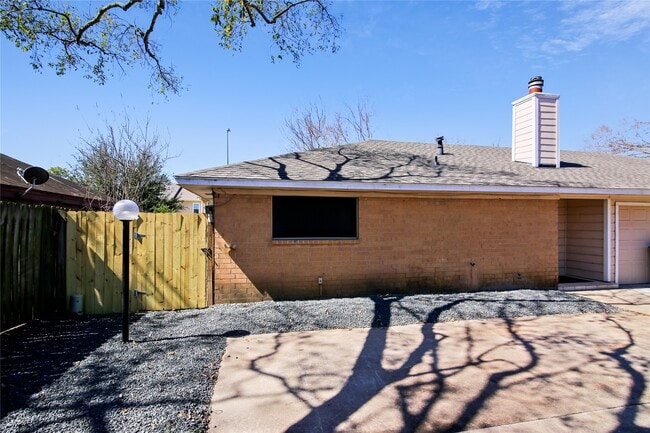 Building Photo - 10839 Sugar Hill Dr