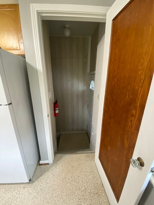 Building Photo - 1577 Lindbergh St