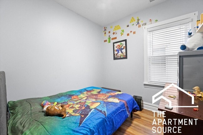 Building Photo - 4135 W Henderson St